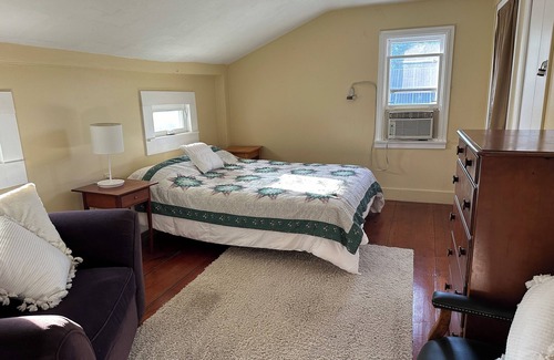 Lansing Other | Charming 2-bedroom farmhouse in Lansing near Ithaca & Cornell w/gorge & firepit