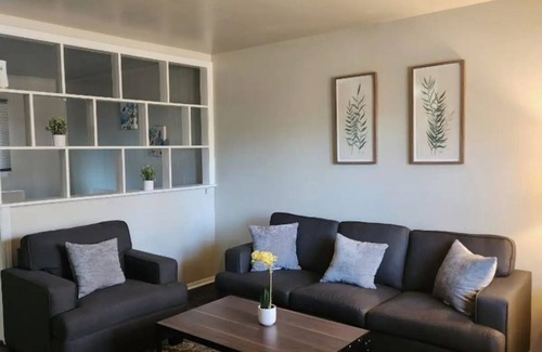 Paw Creek House | Charming 2-bedroom Haven. 10 minutes from Uptown.