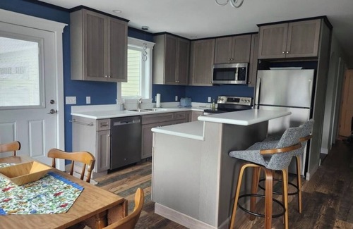 Spruce Head House | Charming 2-bedroom house in marvelous Spruce Head with WiFi, AC