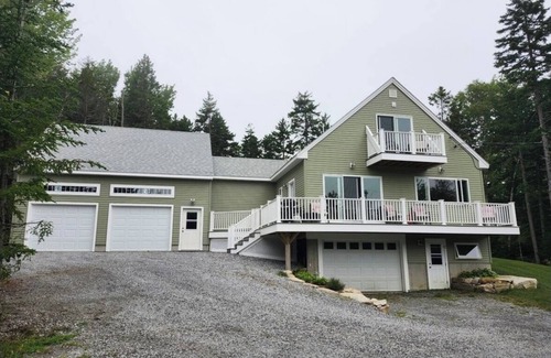 Spruce Head House | Charming 2-bedroom house in marvelous Spruce Head with WiFi, AC