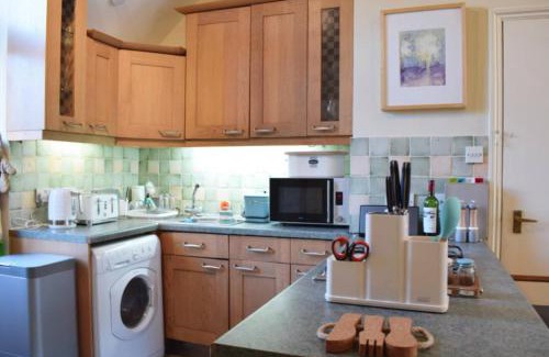 Highbury West Apartment | Charming 2 Bedroom Home 3 mins from Arsenal Station