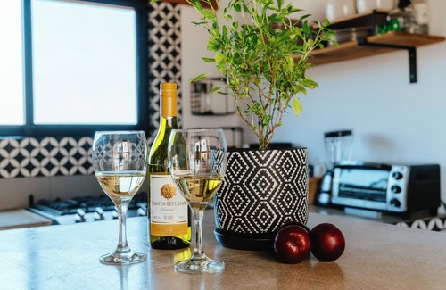 Cerritos Hotel | Charming 2-bedroom hotel with AC, WiFi in amazing Cerritos