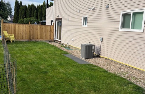 Central Okanagan House | Charming 2-bedroom house in delightful Kelowna with WiFi, AC