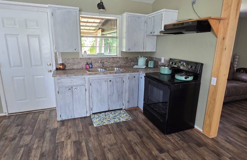 Smyrna House | Charming 2-bedroom house with WiFi, AC in cool Atlanta