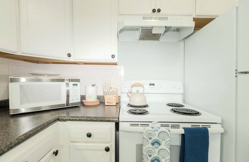 East Ocean View Boat Rental | Charming 2 Bedroom house with WiFi & Parking in Norfolk - Close to beach
