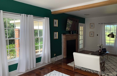Albany House | Charming 2-bedroom house in historic downtown Albany with AC, WiFi