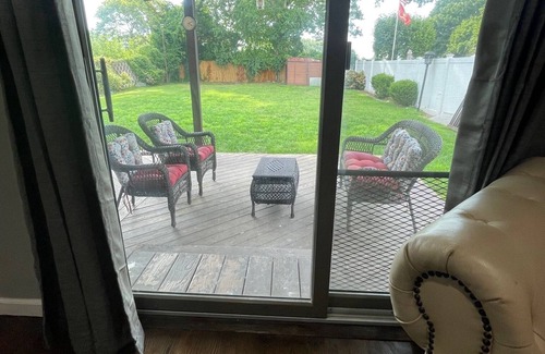 Alden Manor House | Charming 2-bedroom house with WiFi and AC in tranquil Elmont