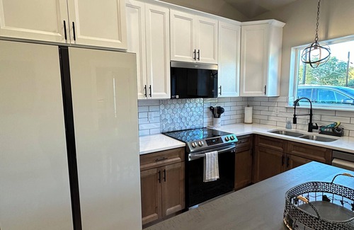 Fruita House | Charming 2-bedroom house Downtown Fruita- Wifi & Individualized Temp Control