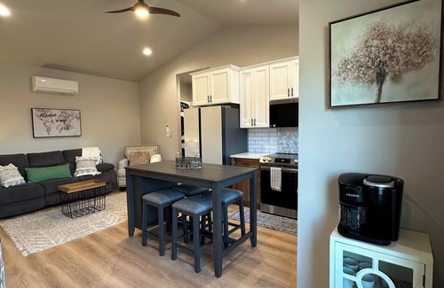 Fruita House | Charming 2-bedroom house Downtown Fruita- Wifi & Individualized Temp Control