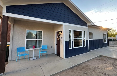 Fruita House | Charming 2-bedroom house Downtown Fruita- Wifi & Individualized Temp Control