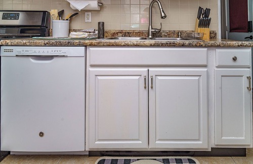 Urbana House | Charming 2-bedroom house with WiFi, AC in lovely Urbana