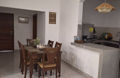 Tela House | Charming 2-bedroom house with AC 10 mins walking away from the beach in Tela