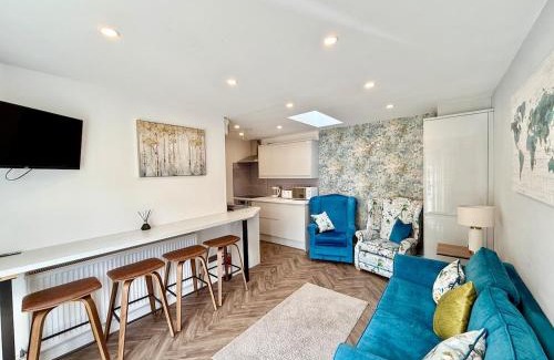 Lincoln House | Charming 2 Bedroom Mews Cottage