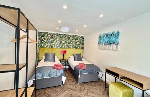 Lincoln House | Charming 2 Bedroom Mews Cottage