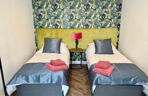 Lincoln House | Charming 2 Bedroom Mews Cottage