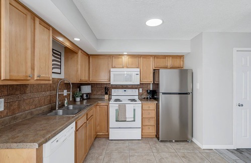 Columbia House | Charming 2-bedroom Townhome- Close Proximity