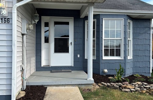 Bristol House | Charming 2-bedroom townhome Bristol minutes from local attractions!