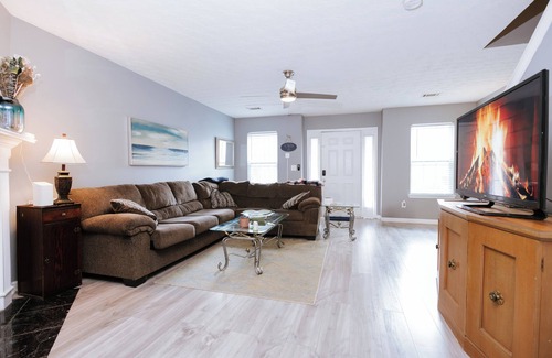 Decatur House | Charming 2-bedroom townhome in Decatur with AC, WiFi