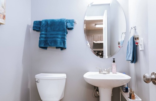 Decatur House | Charming 2-bedroom townhome in Decatur with AC, WiFi