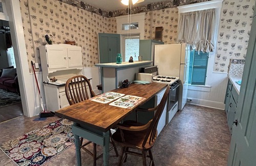 Charlestown House | Charming 2-bedroom house with WiFi, AC in welcoming Charlestown