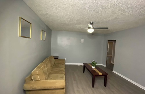Near Northside House | Charming 2-bedroom house with WiFi in fabulous Indianapolis
