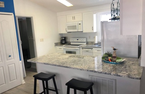 Hutchinson Island South House | Charming 2-bedroom house near beach and community pool in Jensen Beach