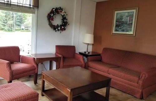 Lake George Apartment | Charming 2-bedroom hotel suites with AC, WiFi in lovely Lake George