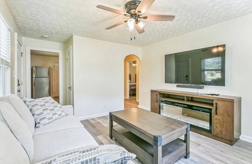 Newport News House | Charming 2-bedroom house in delightful Newport News with WiFi, AC Near Hospitals