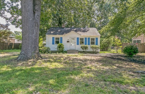 Newport News House | Charming 2-bedroom house in delightful Newport News with WiFi, AC Near Hospitals