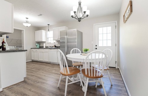 St. James House | Charming 2-bedroom, 2-bathroom house with AC and WiFi in Saint James