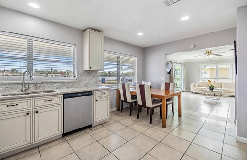 Bayou Shores House | Charming 2-bedroom townhome in St. Petersburg w/Dock and Free Kayaks