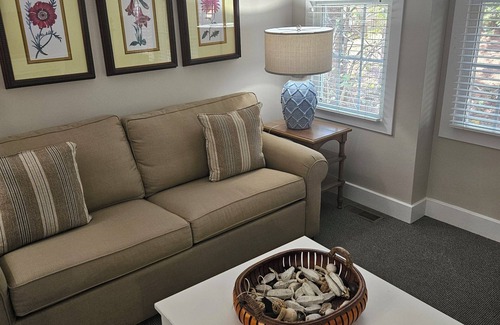 Lackey House | Charming 2-bedroom townhome with AC, WiFi in enjoyable Williamsburg