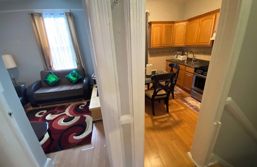 West New York House | Charming 2 Bedrooms apt 10 Mins to Nycity