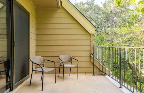 Barton Hills Condo | Charming 2 BR condo in the desired Zilker neighborhood, walk to Barton Springs