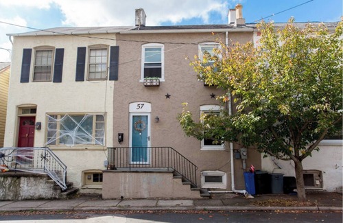 Lambertville House | Charming 2bd row home in Lambertville, a quick walk from city center
