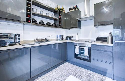 Waltham Abbey Apartment | Charming 2br Flat In The Heart Of Waltham Abbey