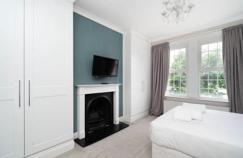 Southgate House | Charming 2BR House on Avenue Road