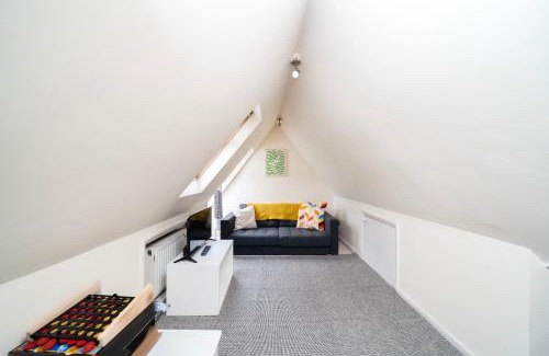 Southgate House | Charming 2BR House on Avenue Road