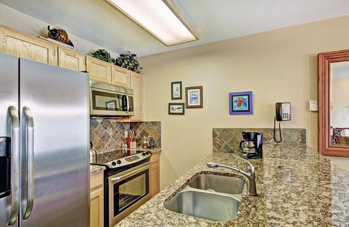 Historic District Condo | Charming 2br Steps To Snow-capped Adventures + Main St 2 Bedroom Condo by RedAwning
