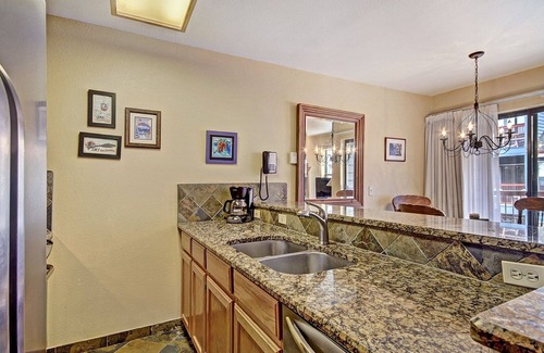 Historic District Condo | Charming 2br Steps To Snow-capped Adventures + Main St 2 Bedroom Condo by RedAwning