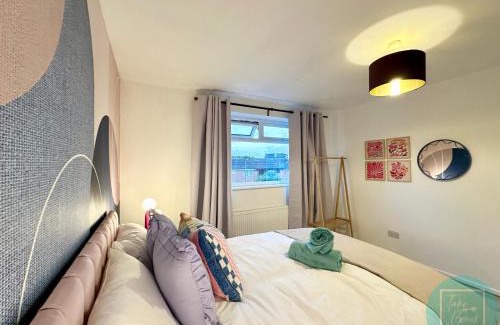 Pendlebury Apartment | Charming 2BR Swinton House -Close to Manchester City Center