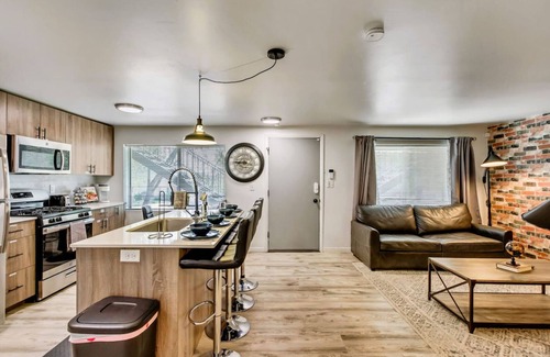 Downtown Salt Lake City Apartment | Charming 2BR w King Queen Close to SLC