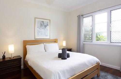 East Victoria Park Cottage | Charming 3 bedroom Cottage close to Perth CBD, Perth Airport and Curtin Uni