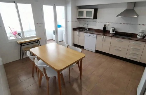 Raval Roig Apartment | Charming 3 Bedroom Apartment in the Postiguet Beach