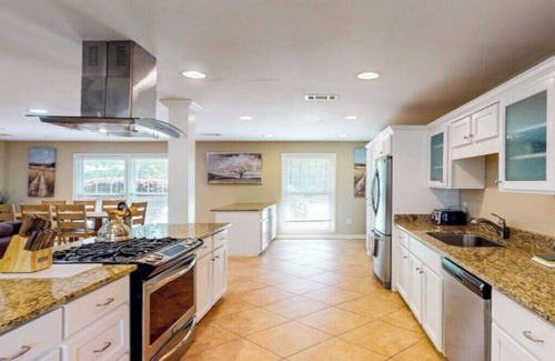Isle of Hope Historic District House | Charming 3-bed, 2- bath house with open concept living and sunroom in Savannah