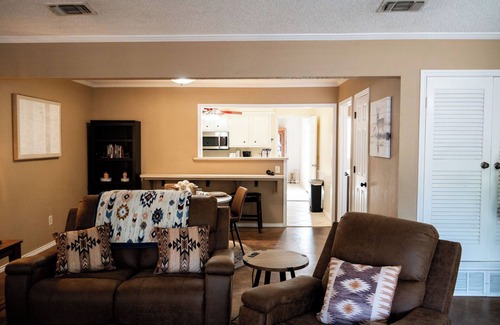 Lubbock House | Charming 3-Bed Furnished Home w/Backyard, Washer/Dryer & Formal Dining