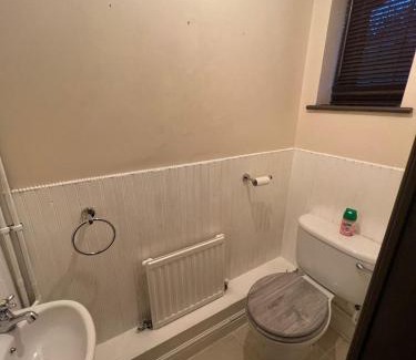 Chafford Hundred House | Charming 3-Bed House - Sleeps 6 Parking & Garden