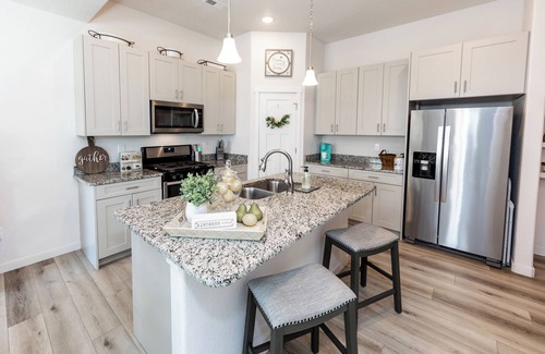 Mountain Shadows House | Charming 3-bedroom townhome with AC and WiFi in peaceful Colorado Springs