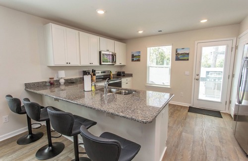 Ocean Isle Beach Cottage | Charming 3-bedroom cottage with WiFi, AC in lovely Ocean Isle Beach