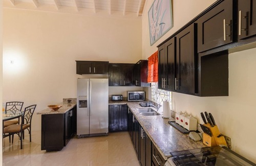 Greenwich Park House | Charming 3-bed Villa in St Ann bay nr Cove Beach!